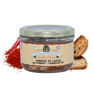 Montrer le produit de notre épicérie salée : la terrine de faisan au piment d'espelette, produite par les fines saveurs de Lyon